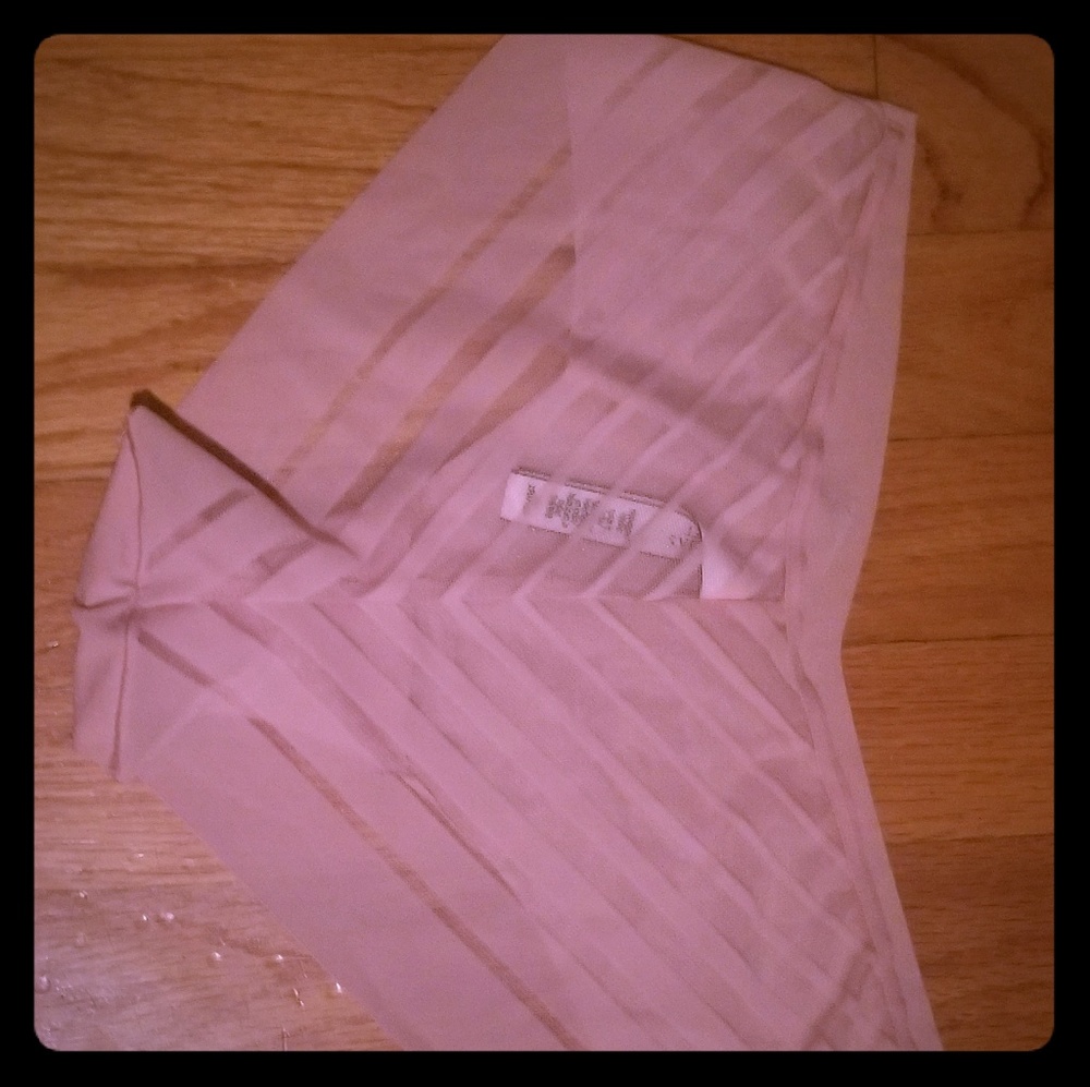 Bnwt, size medium PINK cheeky panties
